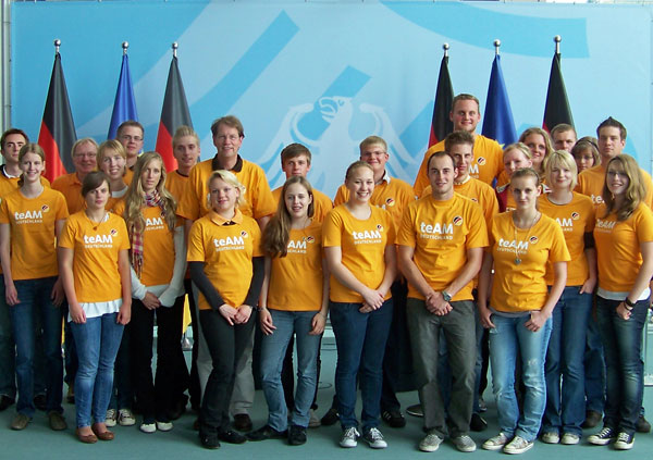 Der Bundestagsabgeordnete Gero Storjohann  und sein teAM in der Fernseh-Aufzeichnungsecke des Bundeskanzleramts.